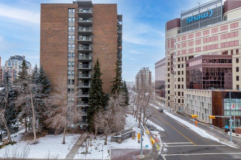 403, 701 3 Ave SW, CALGARY, 2 Bedrooms Bedrooms, ,2.5 BathroomsBathrooms,Condos/Townhouses,For Rent,Churchill Estates,403, 701 3 Ave SW,2175