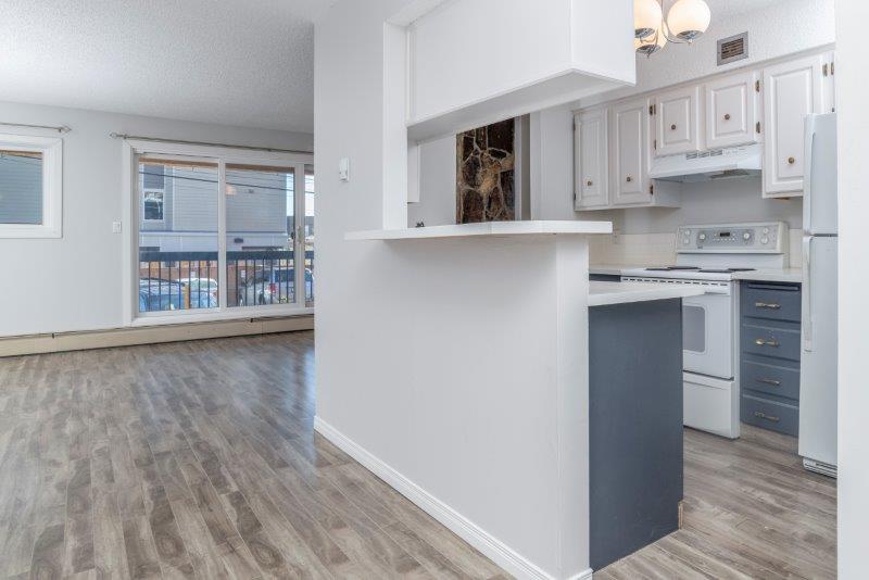 5, 722 4A Street NW, Calgary, 2 Bedrooms Bedrooms, ,1 BathroomBathrooms,Condos/Townhouses,For Rent,Regal Court,5, 722 4A Street NW,2333