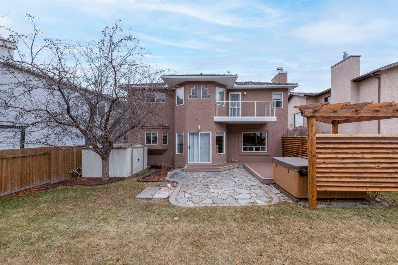 2759 Signal Hill Drive SW, Calgary, 3 Bedrooms Bedrooms, ,3 BathroomsBathrooms,Houses,For Rent,2759 Signal Hill Drive SW,2355