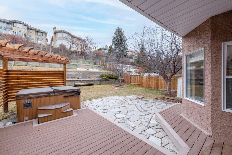 2759 Signal Hill Drive SW, Calgary, 3 Bedrooms Bedrooms, ,3 BathroomsBathrooms,Houses,For Rent,2759 Signal Hill Drive SW,2355