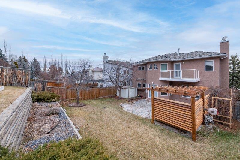 2759 Signal Hill Drive SW, Calgary, 3 Bedrooms Bedrooms, ,3 BathroomsBathrooms,Houses,For Rent,2759 Signal Hill Drive SW,2355