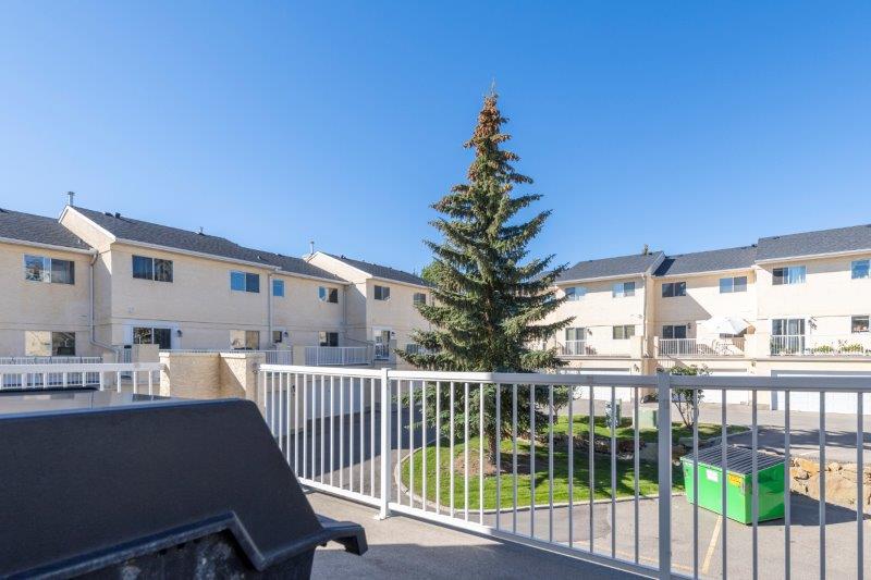 57 Millrose Place Southwest, Calgary, 3 Bedrooms Bedrooms, ,2.5 BathroomsBathrooms,Condos/Townhouses,Rented,Millrose Place,57 Millrose Place Southwest,2569