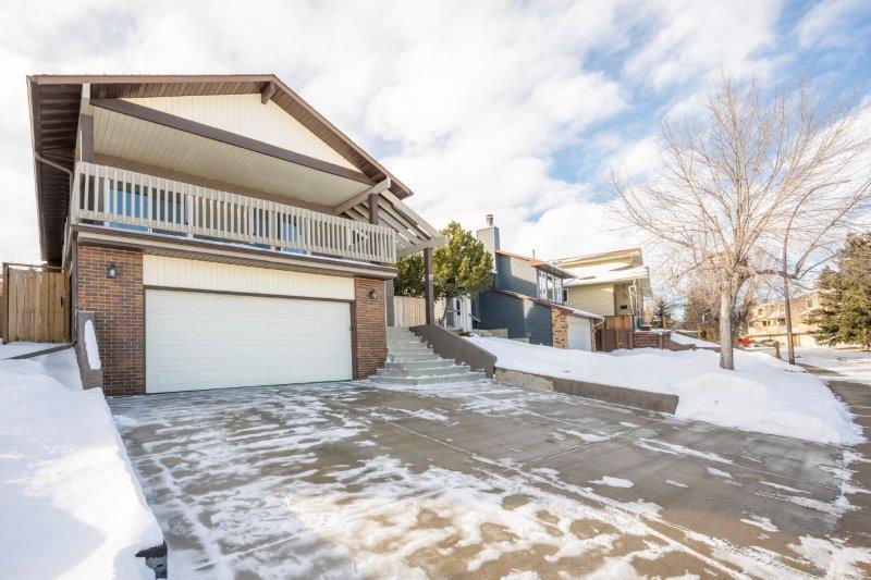 83 Beacham Way NW, Calgary, 3 Bedrooms Bedrooms, ,2 BathroomsBathrooms,Houses,For Rent,83 Beacham Way NW,2856