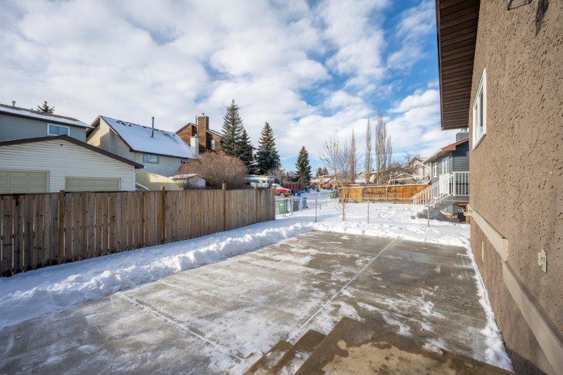 83 Beacham Way NW, Calgary, 3 Bedrooms Bedrooms, ,2 BathroomsBathrooms,Houses,For Rent,83 Beacham Way NW,2856