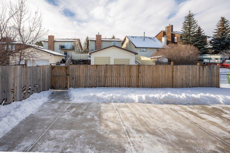 83 Beacham Way NW, Calgary, 3 Bedrooms Bedrooms, ,2 BathroomsBathrooms,Houses,For Rent,83 Beacham Way NW,2856