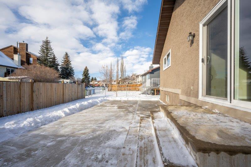 83 Beacham Way NW, Calgary, 3 Bedrooms Bedrooms, ,2 BathroomsBathrooms,Houses,For Rent,83 Beacham Way NW,2856