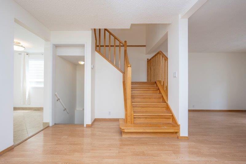 20 Strathearn Crescent SW, Calgary, 3 Bedrooms Bedrooms, ,2.5 BathroomsBathrooms,Houses,Rented,20 Strathearn Crescent SW,2917