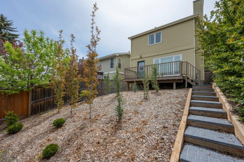 20 Strathearn Crescent SW, Calgary, 3 Bedrooms Bedrooms, ,2.5 BathroomsBathrooms,Houses,Rented,20 Strathearn Crescent SW,2917