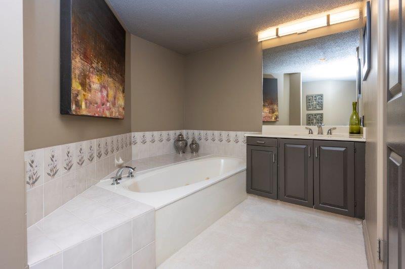 1230, 720 13 Avenue Southwest, Calgary, 2 Bedrooms Bedrooms, ,2 BathroomsBathrooms,Condos/Townhouses,Rented,The Estate,1230, 720 13 Avenue Southwest,2920