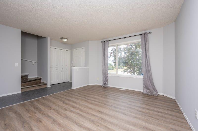 164 Bridleridge Gardens SW, Calgary, 3 Bedrooms Bedrooms, ,1.5 BathroomsBathrooms,Houses,Rented,164 Bridleridge Gardens SW,2951