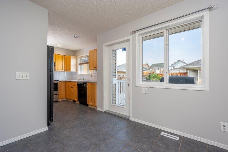 164 Bridleridge Gardens SW, Calgary, 3 Bedrooms Bedrooms, ,1.5 BathroomsBathrooms,Houses,Rented,164 Bridleridge Gardens SW,2951