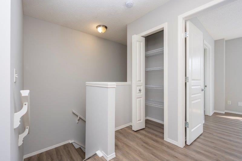 164 Bridleridge Gardens SW, Calgary, 3 Bedrooms Bedrooms, ,1.5 BathroomsBathrooms,Houses,Rented,164 Bridleridge Gardens SW,2951