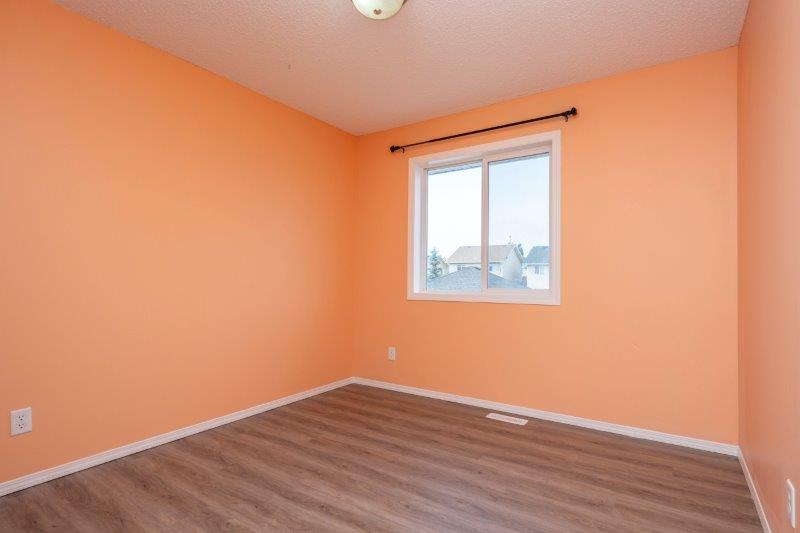 164 Bridleridge Gardens SW, Calgary, 3 Bedrooms Bedrooms, ,1.5 BathroomsBathrooms,Houses,Rented,164 Bridleridge Gardens SW,2951