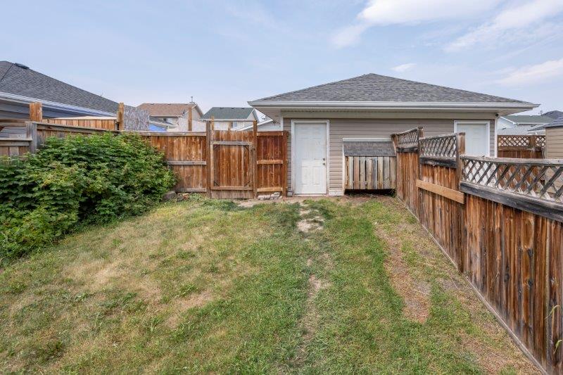 164 Bridleridge Gardens SW, Calgary, 3 Bedrooms Bedrooms, ,1.5 BathroomsBathrooms,Houses,Rented,164 Bridleridge Gardens SW,2951