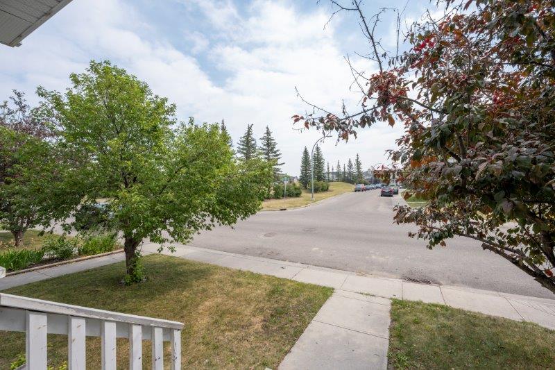 164 Bridleridge Gardens SW, Calgary, 3 Bedrooms Bedrooms, ,1.5 BathroomsBathrooms,Houses,Rented,164 Bridleridge Gardens SW,2951