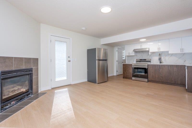 146B Shawbrooke Green Southwest, Calgary, 2 Bedrooms Bedrooms, ,1.5 BathroomsBathrooms,Houses,For Rent,146B Shawbrooke Green Southwest,2963