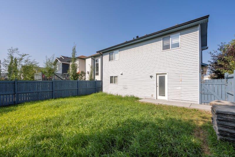 146B Shawbrooke Green Southwest, Calgary, 2 Bedrooms Bedrooms, ,1.5 BathroomsBathrooms,Houses,For Rent,146B Shawbrooke Green Southwest,2963