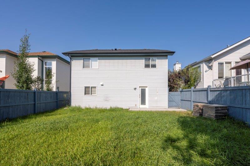 146B Shawbrooke Green Southwest, Calgary, 2 Bedrooms Bedrooms, ,1.5 BathroomsBathrooms,Houses,For Rent,146B Shawbrooke Green Southwest,2963