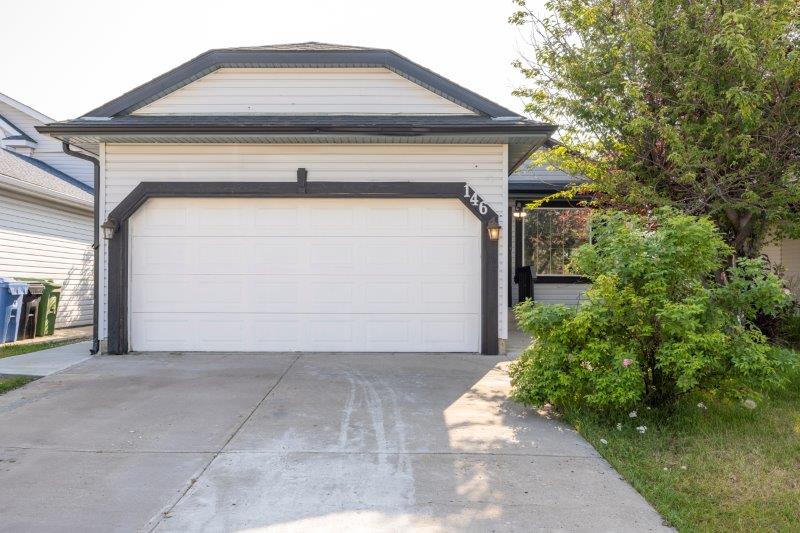 146 Shawbrooke Green Southwest, Calgary, 3 Bedrooms Bedrooms, ,2.5 BathroomsBathrooms,Houses,For Rent,146 Shawbrooke Green Southwest,2964