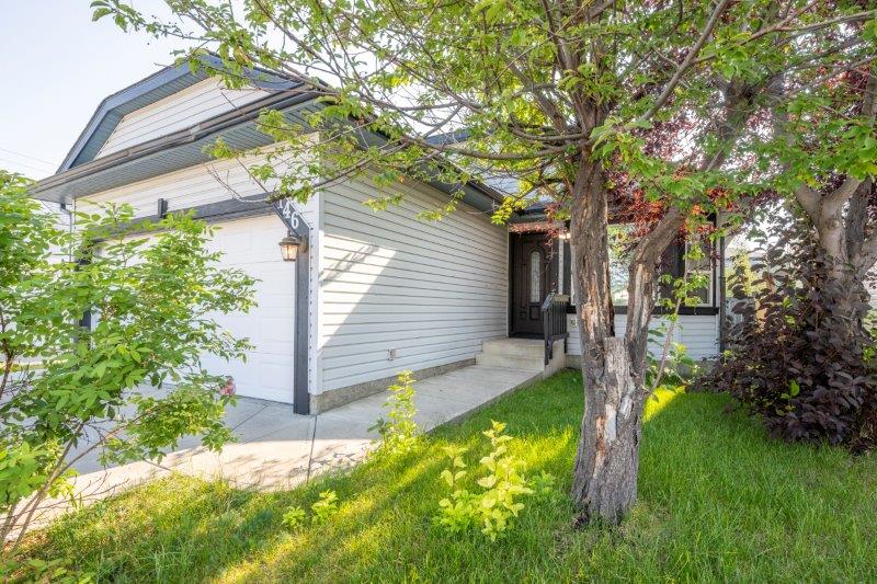 146 Shawbrooke Green Southwest, Calgary, 3 Bedrooms Bedrooms, ,2.5 BathroomsBathrooms,Houses,For Rent,146 Shawbrooke Green Southwest,2964