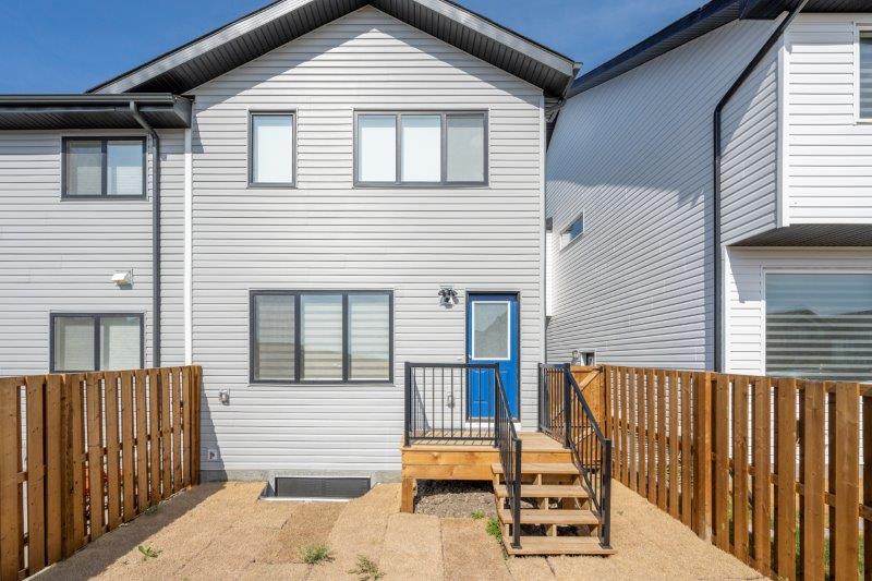 303 Union Ave SE, Calgary, 3 Bedrooms Bedrooms, ,2.5 BathroomsBathrooms,Houses,For Rent,303 Union Ave SE,2998