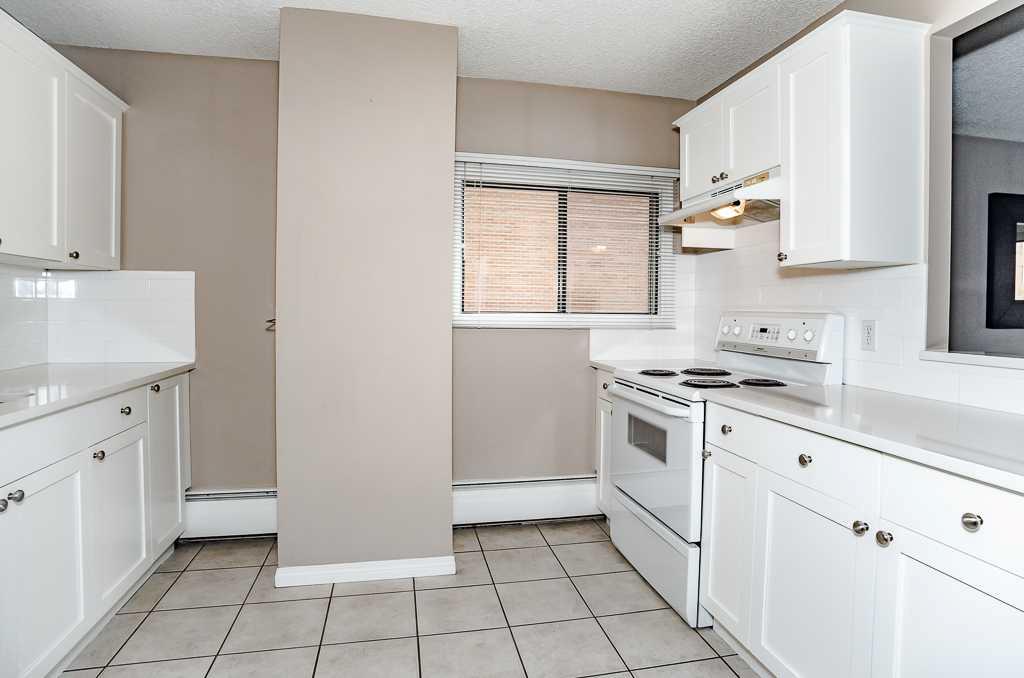 301, 1334 12 Ave SW, Calgary, 2 Bedrooms Bedrooms, ,1 BathroomBathrooms,Condos/Townhouses,Sold,The Ravenwood,3,3004