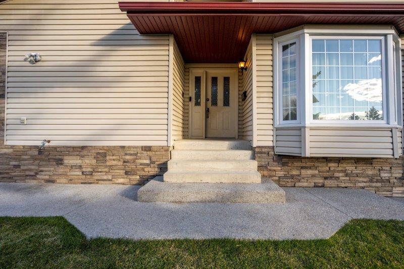 45 Strabane Place Southwest, Calgary, 4 Bedrooms Bedrooms, ,3.5 BathroomsBathrooms,Houses,For Rent,45 Strabane Place Southwest,3027