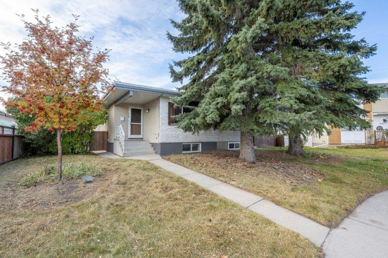 112 Pennsburg Way SE unit A, Calgary, 2 Bedrooms Bedrooms, ,1 BathroomBathrooms,Houses,For Rent,112 Pennsburg Way SE unit A,3038