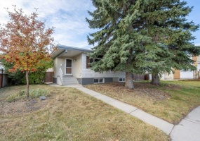 112 Pennsburg Way SE unit A, Calgary, 2 Bedrooms Bedrooms, ,1 BathroomBathrooms,Houses,For Rent,112 Pennsburg Way SE unit A,3038