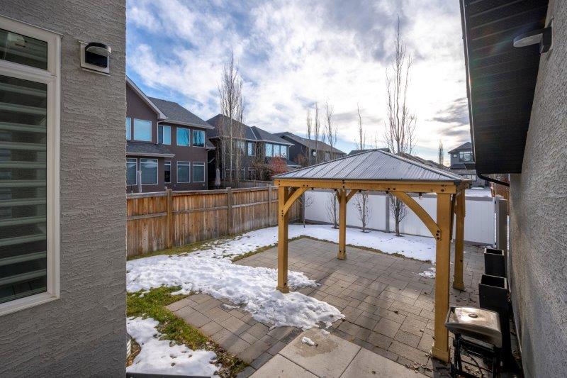 8207 9 Avenue Southwest, Calgary, 4 Bedrooms Bedrooms, ,3.5 BathroomsBathrooms,Houses,For Rent,8207 9 Avenue Southwest,3076