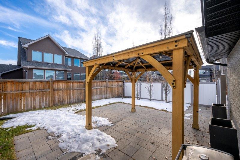 8207 9 Avenue Southwest, Calgary, 4 Bedrooms Bedrooms, ,3.5 BathroomsBathrooms,Houses,For Rent,8207 9 Avenue Southwest,3076