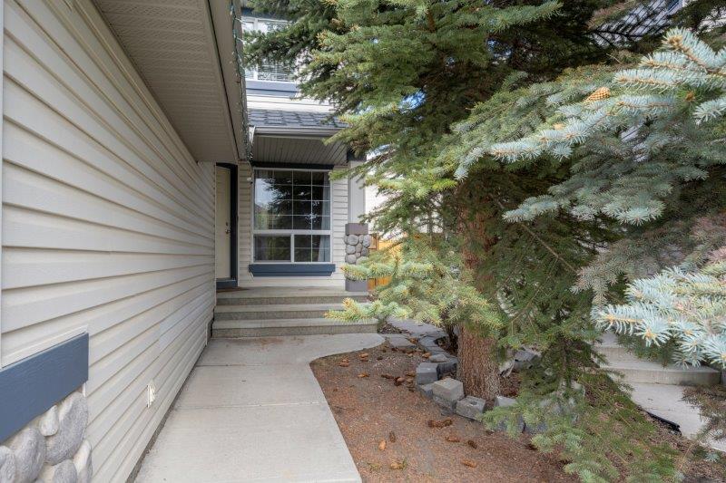 15 Panatella Lane NW, Calgary, 4.5 Bedrooms Bedrooms, ,3 BathroomsBathrooms,Houses,Rented,15 Panatella Lane NW,1757